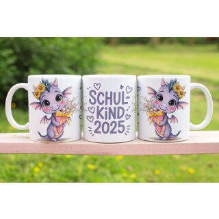 Tasse Schulkind 2025 – niedlicher Drache mit Blumenstrauß