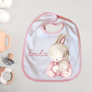 Babylätzchen Kuschelhäschen – personalisiert mit Name – rosa Rand – liebevolles Geschenk zur Geburt