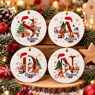 Personalisierter Weihnachtsanhänger aus Keramik mit Name & Initiale – 7 cm – beidseitig bedruckt
